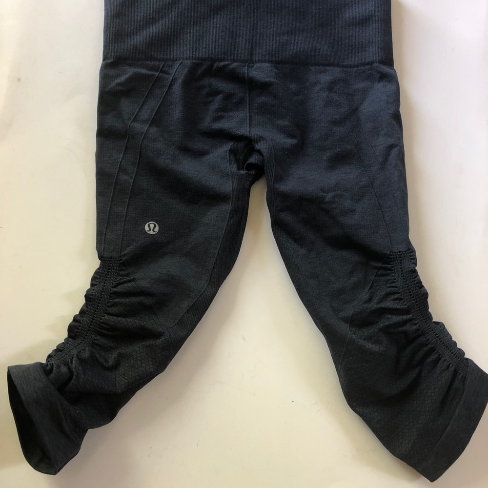 🍋 Lululemon IN THE FLOW CROP II : NWOT/never worn